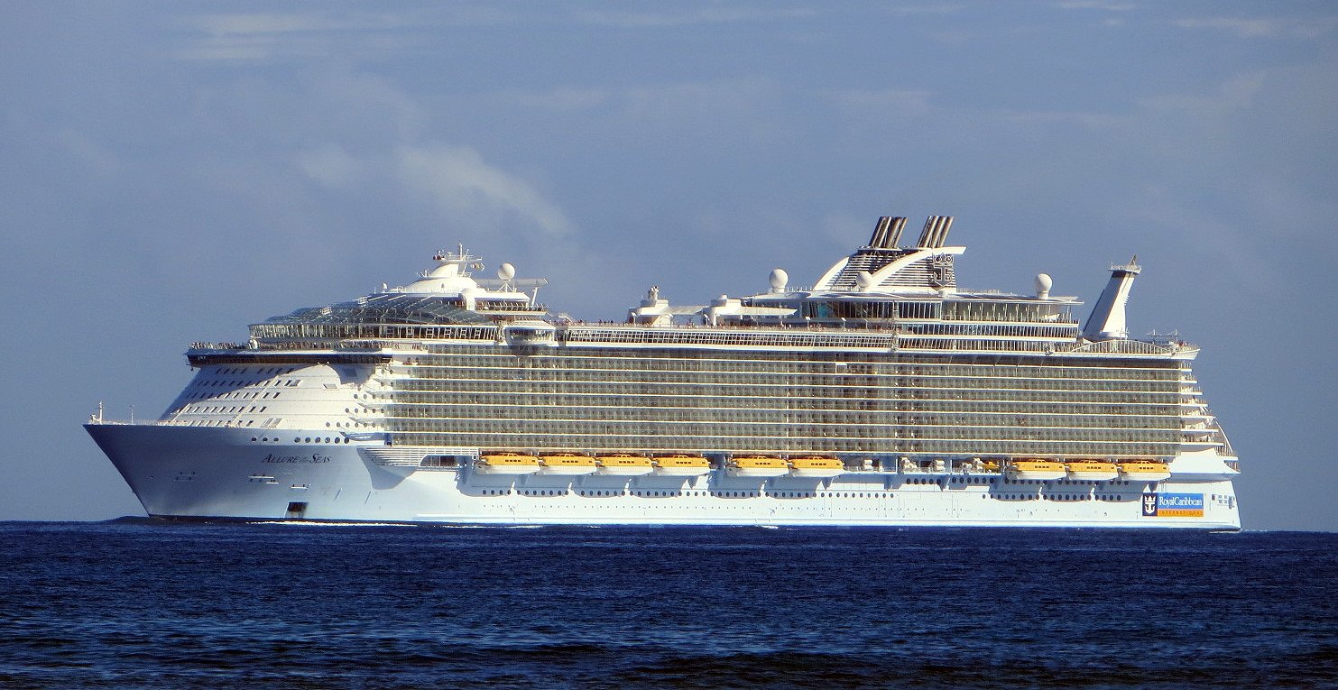 Allure_of_the_Seas_(ship,_2009)_001