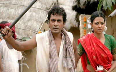 Nawazuddin and Radhika in Manjhi