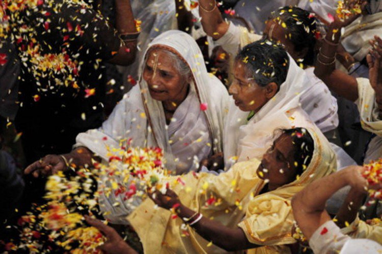 Mehsana Buisness man invites widows to sons wedding