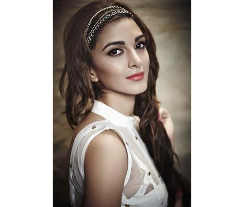 6 Stunning Pictures of Kiara Advani From 'MS Dhoni' Biopic
