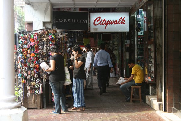 Street Shopping in posh Mumbai