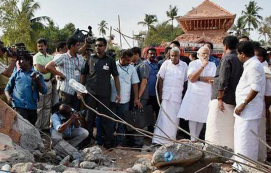 PM Modi in Kerela giving support