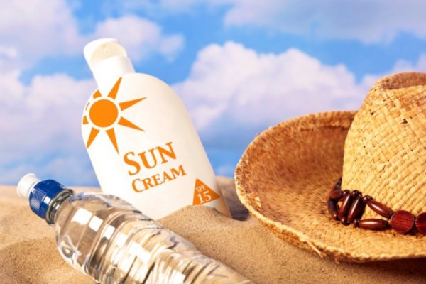 Provide Sunscreen Lotion To Your Guests 