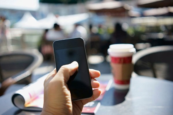 Avoid phone calls while in  café queue