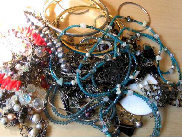 Tangled-Jewelry-Pile
