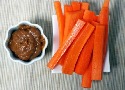 carrots-peanut-sauce-snack