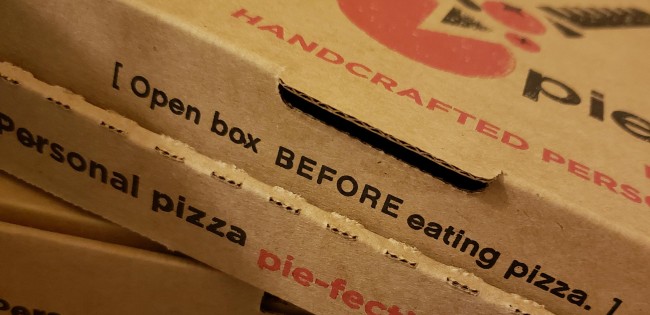 The instructions on our pizza box open box BEFORE eating pizza. Alright :  r/mildlyinteresting