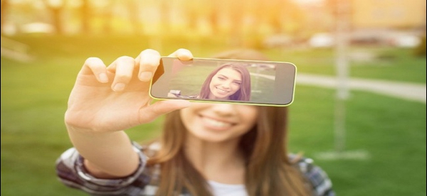 Selfitis – Is Taking Too Many Selfies An Actual Disorder Or Just